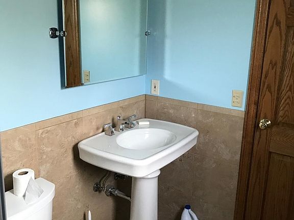 bathroom for master bedroom