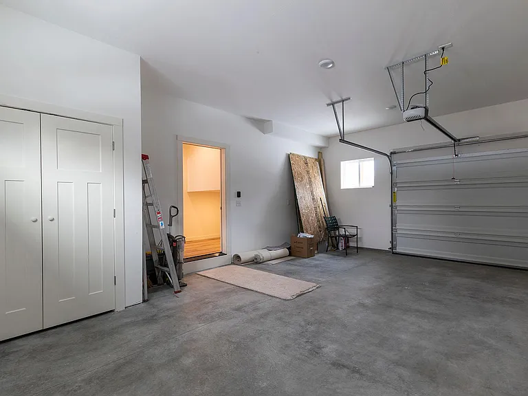 909 Poplar St — Photo 22
