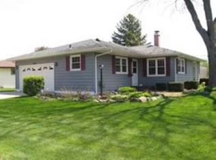 1122 Harmony Cir NW, Janesville, WI 53545