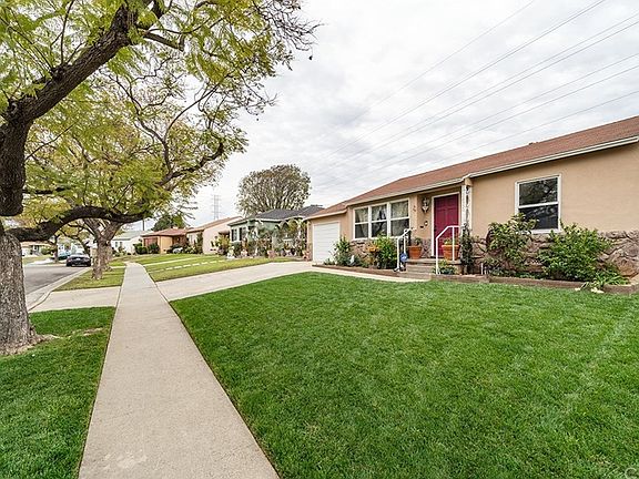 3rd image of 12930 S Berendo Ave