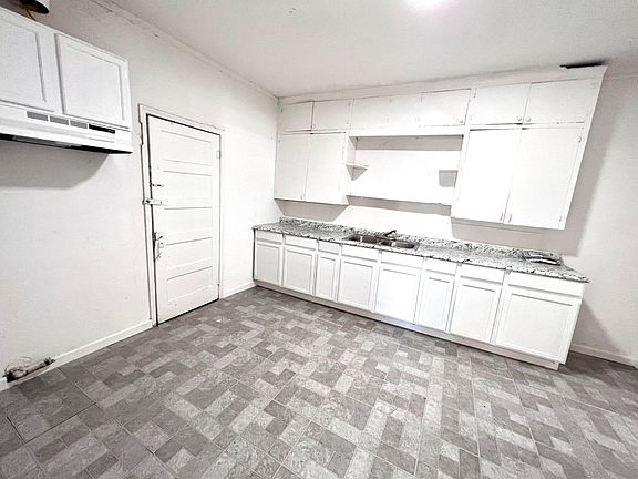 5th image of 2504 Chihuahua St
