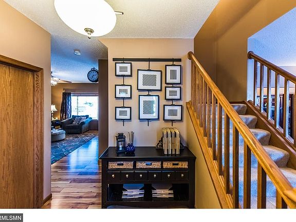 Spacious front entrance. Enough room for guests to move around.