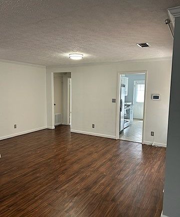 4th image of 1605 Woodmere Loop