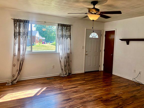3rd image of 4423 Green Meadows Dr