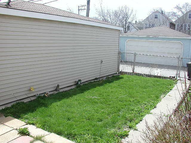 Fenced rear yard