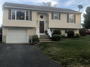 29 Pheasant Dr, Springfield, MA 01119