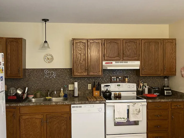 916-2 Southgate Dr #2 — Photo 4