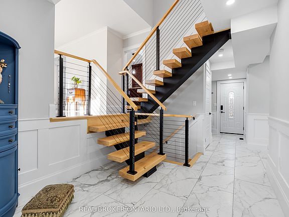 4th image of 13 Pine Tree Cres