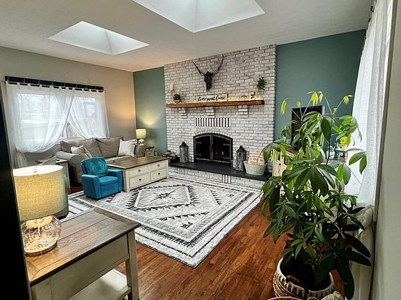 4th image of 1739 Honeysuckle Dr