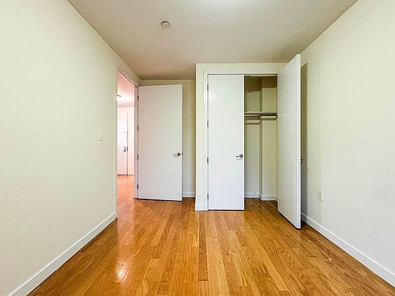 4th image of 918 Metropolitan Ave #3