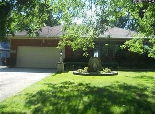 1023 Lander Rd, Mayfield Village, OH 44143