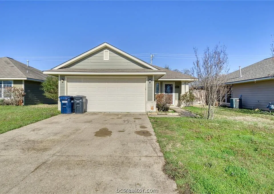1015 Fallbrook Loop