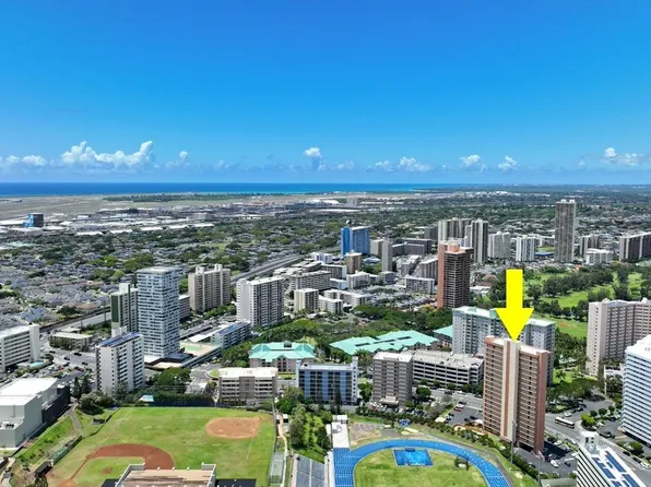 1121 Ala Napunani St APT 1302, Honolulu, HI 96818