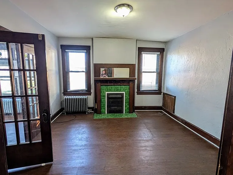 1517-1519 Brownsville Rd — Photo 2