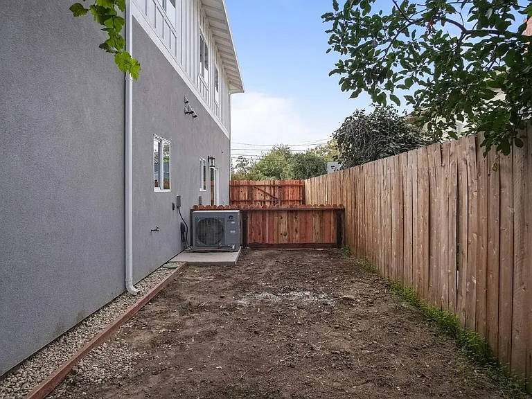 18890 Chestnut St — Photo 14