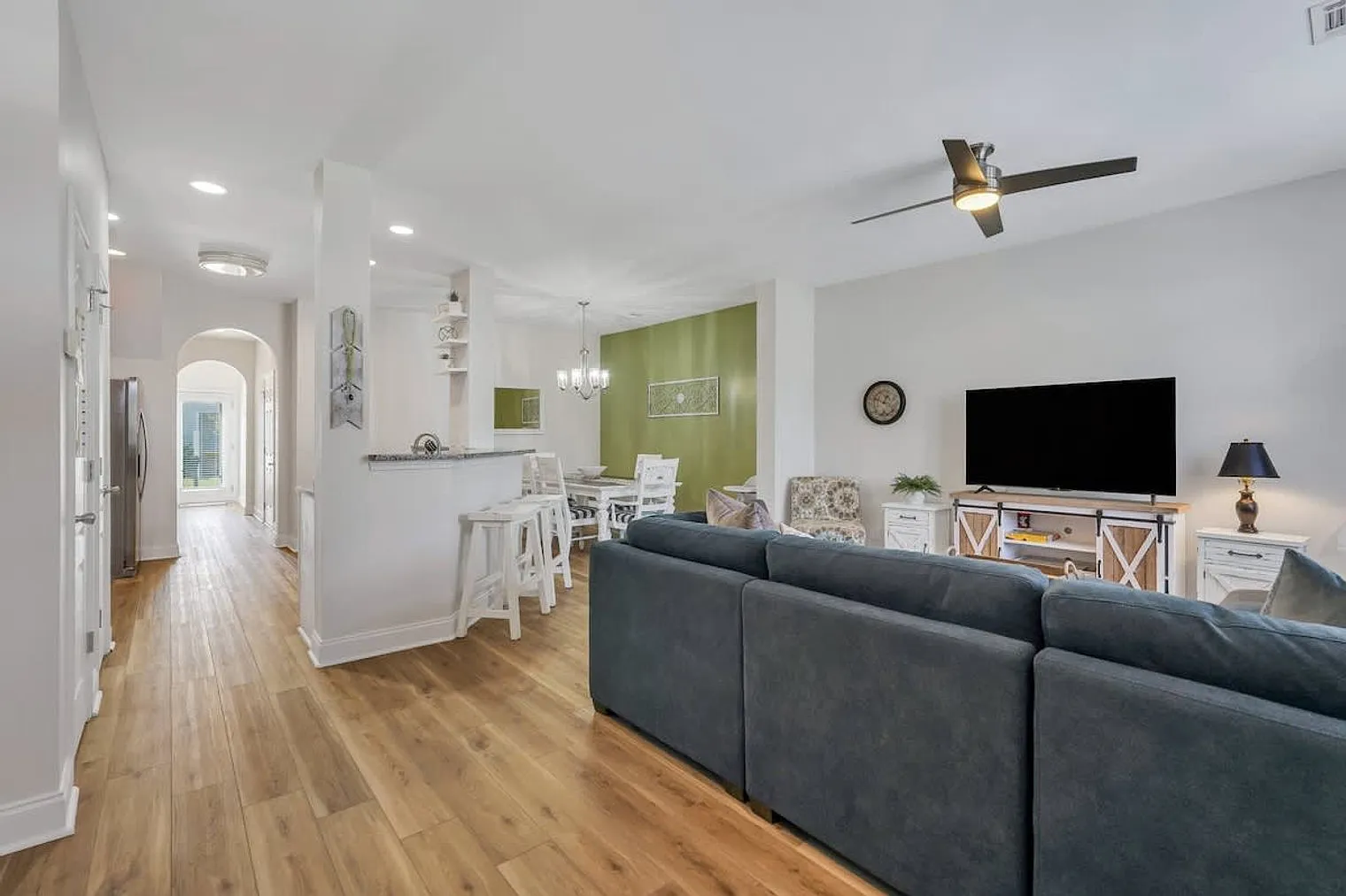 3 bed, 2.0 bath, 1797 sqft, $3,765 — Photo 2