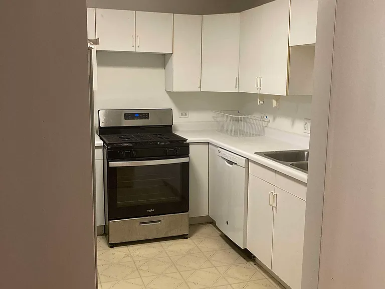 746 S Oakley Blvd #1 — Photo 16