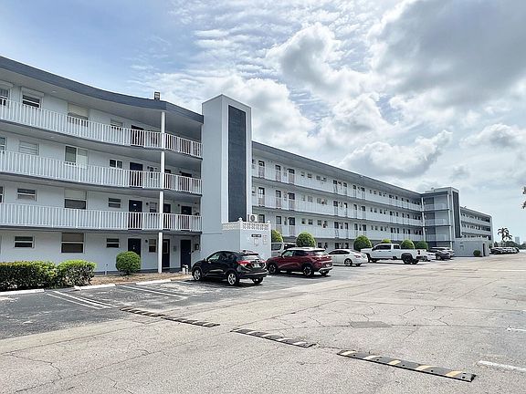4th image of 443 NE 195TH Street #140