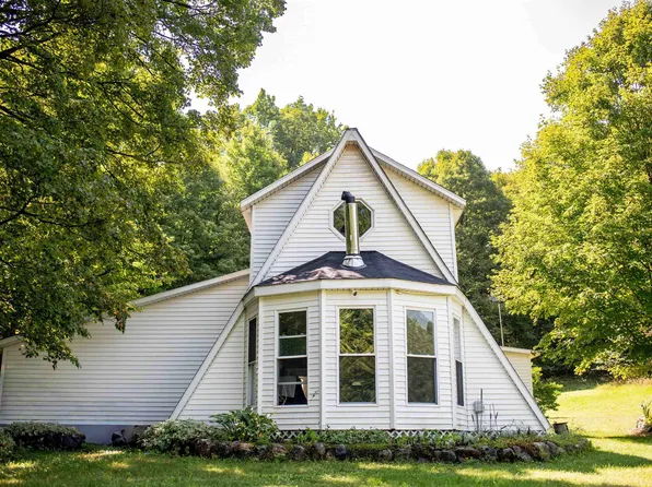 7415 Valley St, Alden, MI 49612