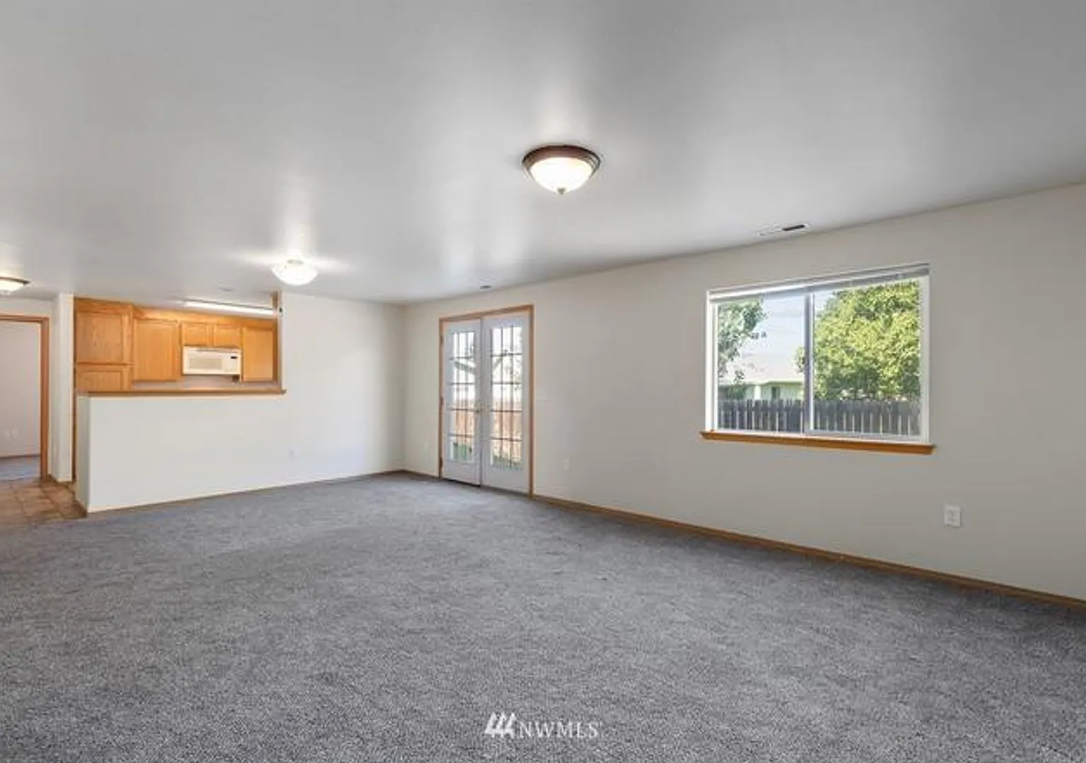 Spacious 4 Bedroom Home with Attached Garage — Photo 3