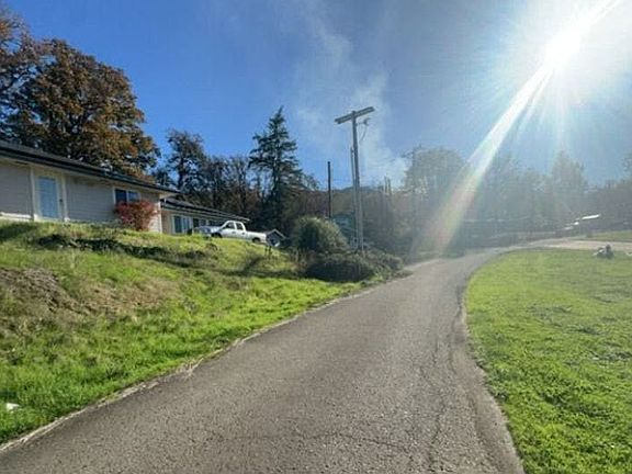 5th image of 530 Pear St