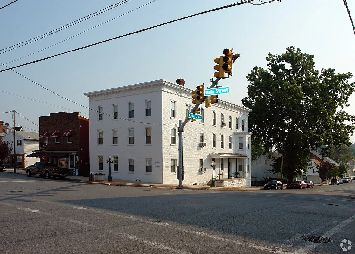 Building Photo - 1 E Water St