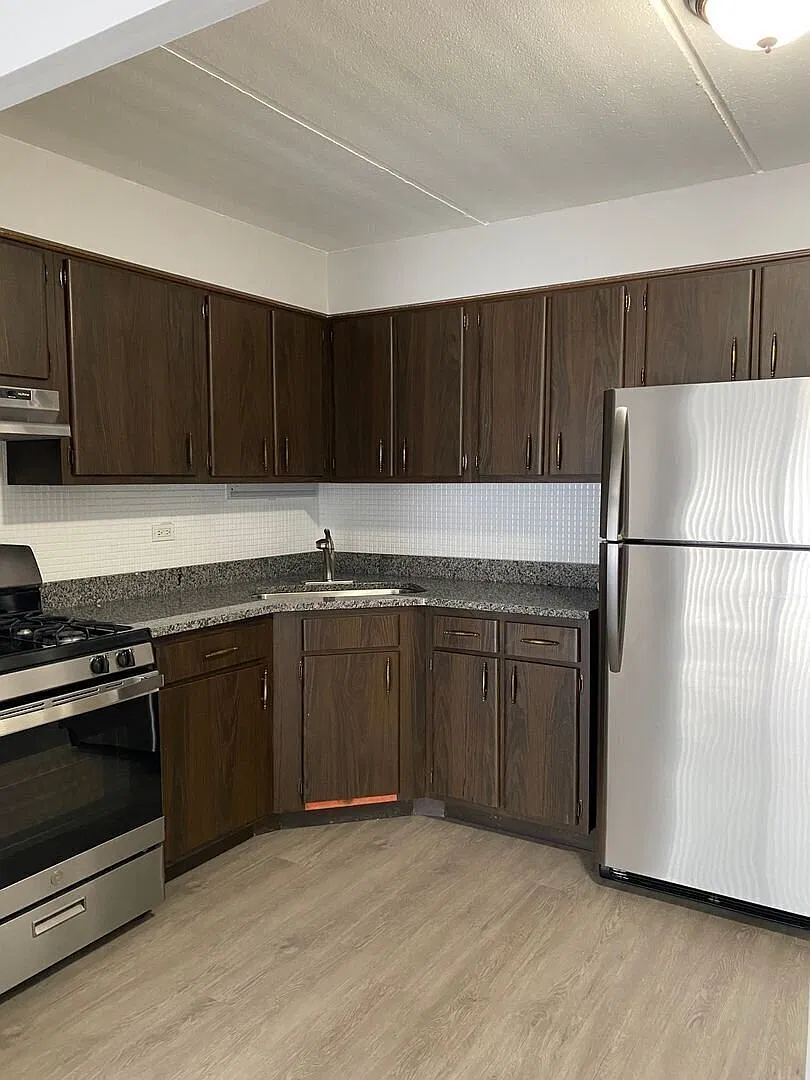 Spacious 1 Bed / 1 Bath Apartment in Prime Oak Lawn Location 6819 W 95th Street — Photo 2