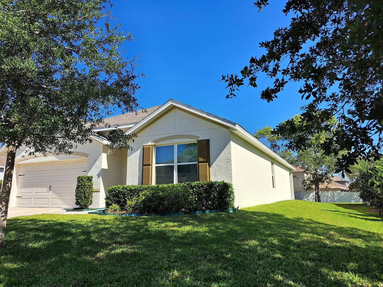 4 bed, 1828 sqft, $2,000 — Photo 2
