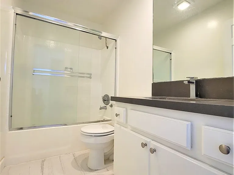 2050 S Bentley Ave — Photo 62
