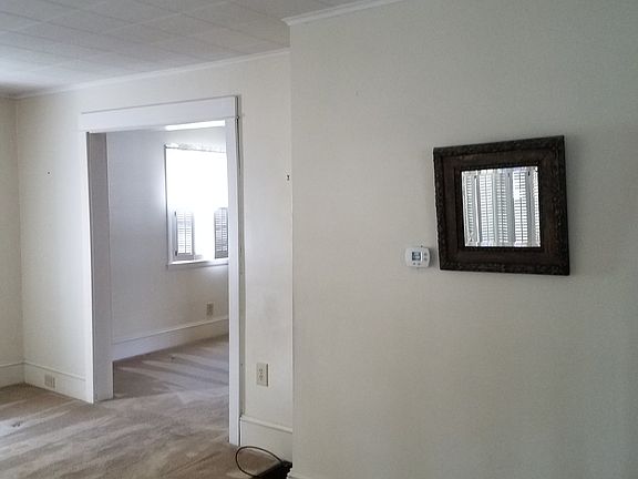 4th image of 376 Main St