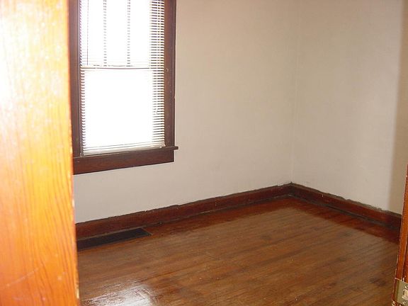 5th image of 420 N Centennial St