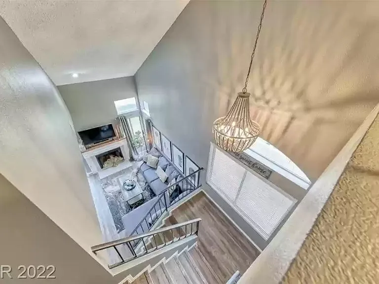 533 Meadbury Dr — Photo 18