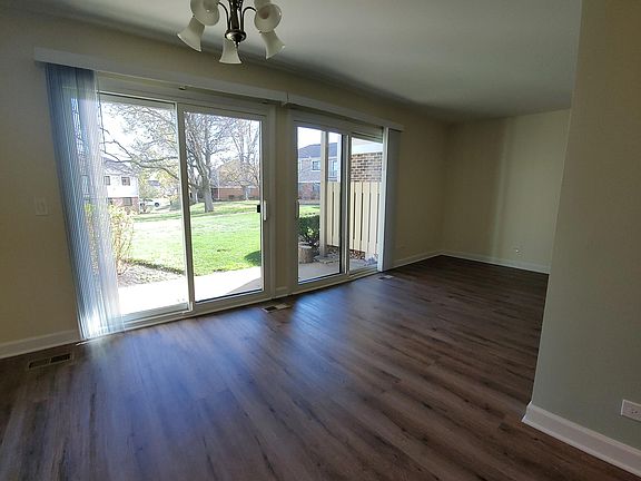 4th image of 385 Lambert Dr