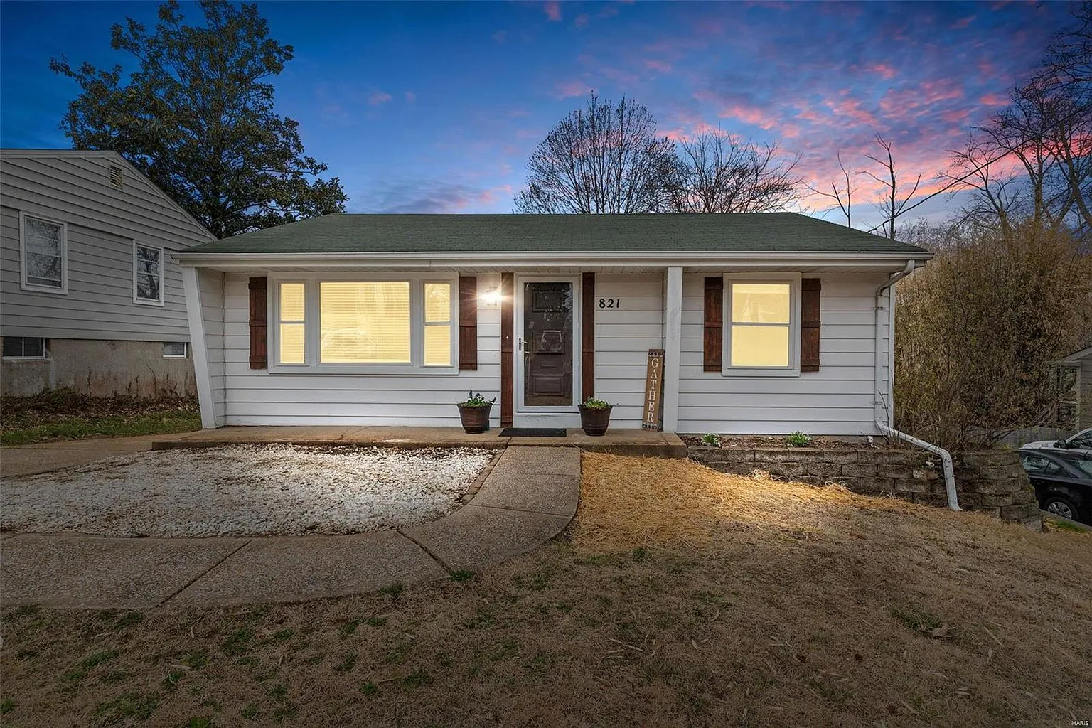 821 Edgar Rd photo 1
