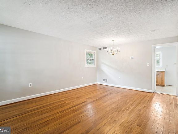 4th image of 403 James Ct #70