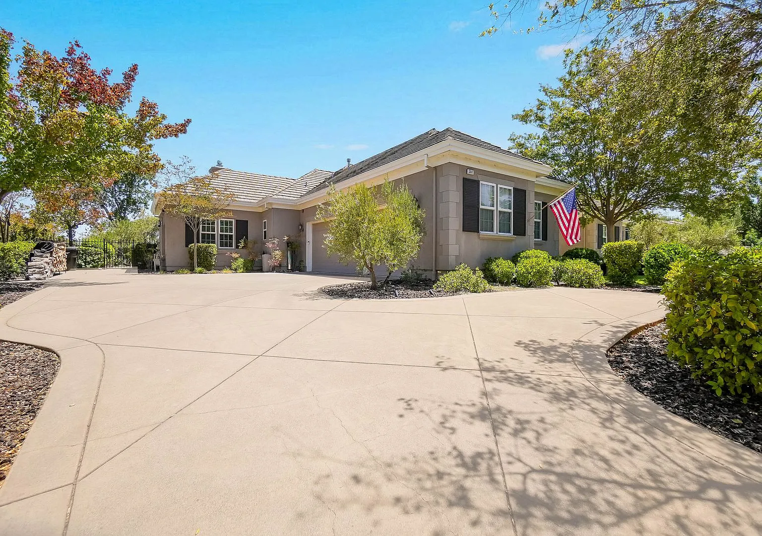 6BD/4.5BA Single Story Home in Ruby Hill + Office, Backyard Pool, and Spa! — Photo 4