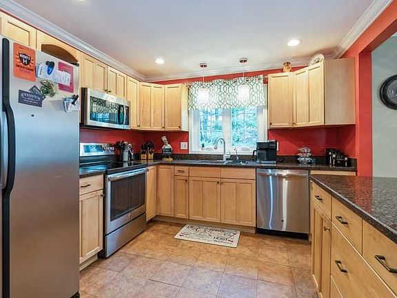 4th image of 4906 Applewood Cir #1