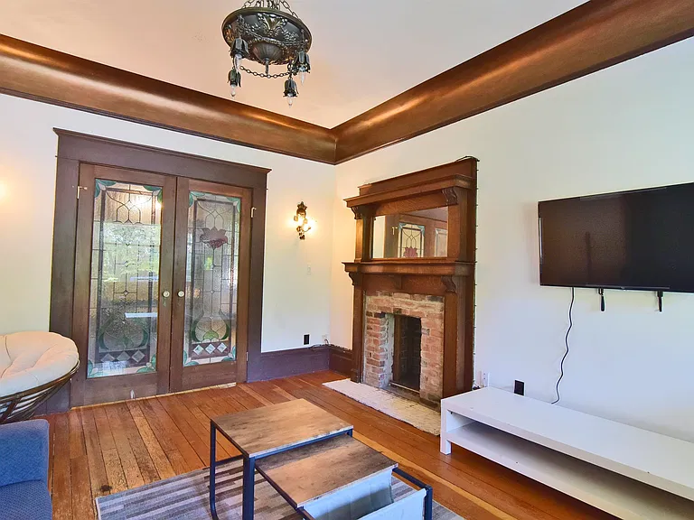 1517 Comox St #1 — Photo 8