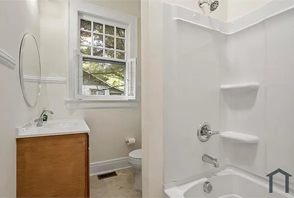 806 Vance St N — Photo 13