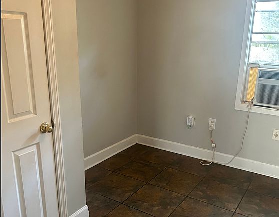 2nd image of 110 Gladney St #B