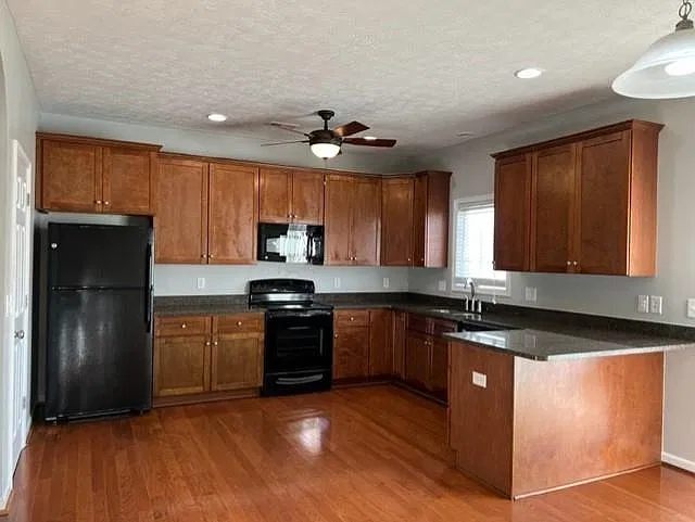 3 bed, 2.5 bath, 1584 sqft, $1,850 — Photo 3