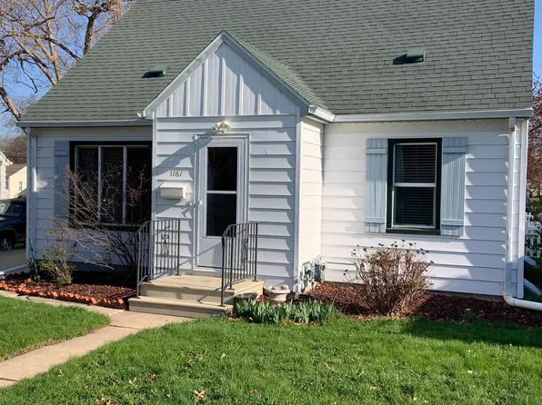 1161 E Mitchell Ave, Waterloo, IA 50702