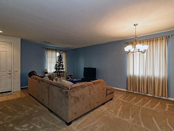 3rd image of 8440 Hoover Ct