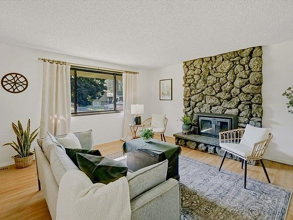 3rd image of 6425 N Elizabeth St