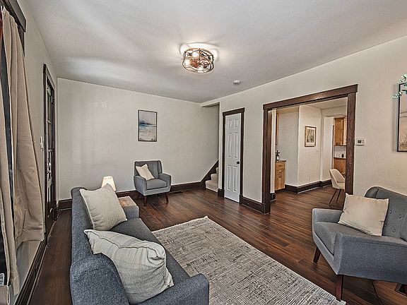 2nd image of 5519 Howe St