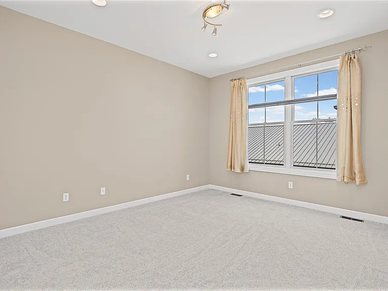 420 Lewis Ct — Photo 29