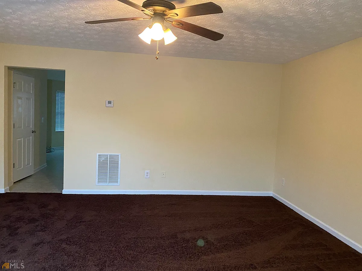 Building Photo - 7200 Grosbeak St
