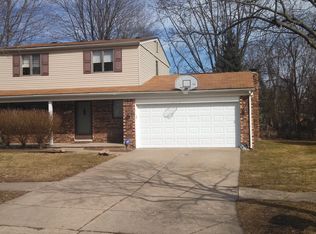 38475 Tuscany Ct, Livonia, MI 48154