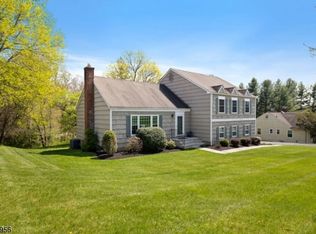 71 Cottage Pl, Gillette, NJ 07933