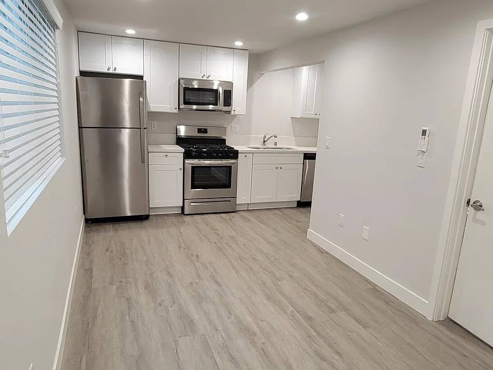 474 S Eastern Ave #3/4